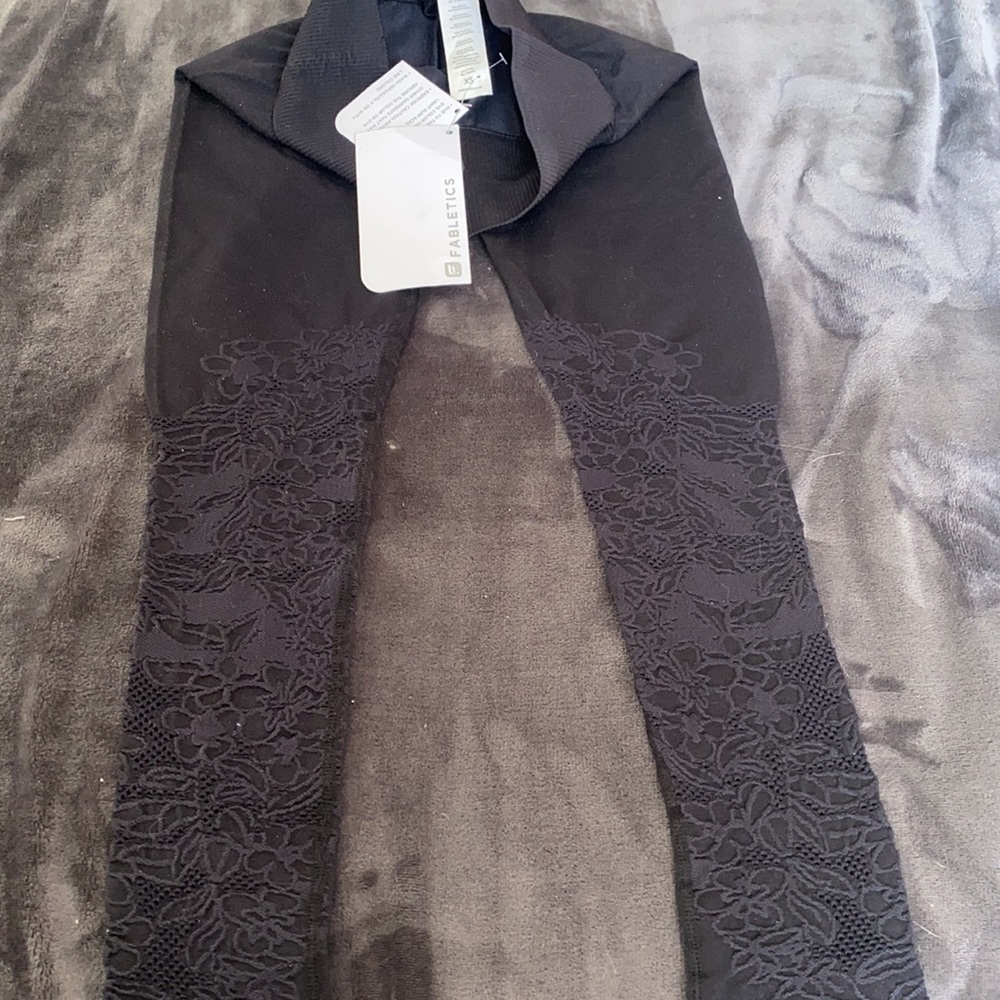 🆕🆕FABLETICS SEAMLESS STATEMENT LEGGINGS BLACK